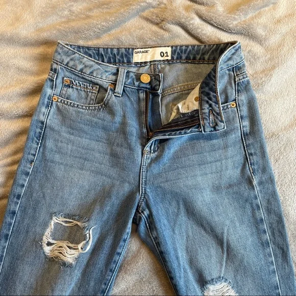 Garage Ripped Mom Jeans - Picture 4 of 5